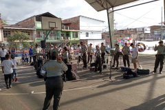 Celebrando-el-Dia-de-los-Ninos-en-el-Barrio-Alfonso-Lopez-Orquesta-de-la-Policia-Nacional-Barrio-Alfonso-Lopez-Cali